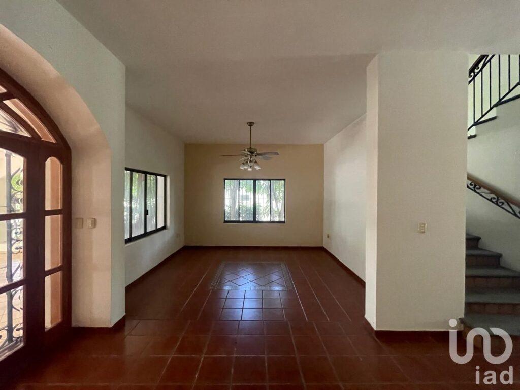 PROPIEDAD EN FRACCIONAMIENTO EN COMALA CON HUERTA/JARDIN