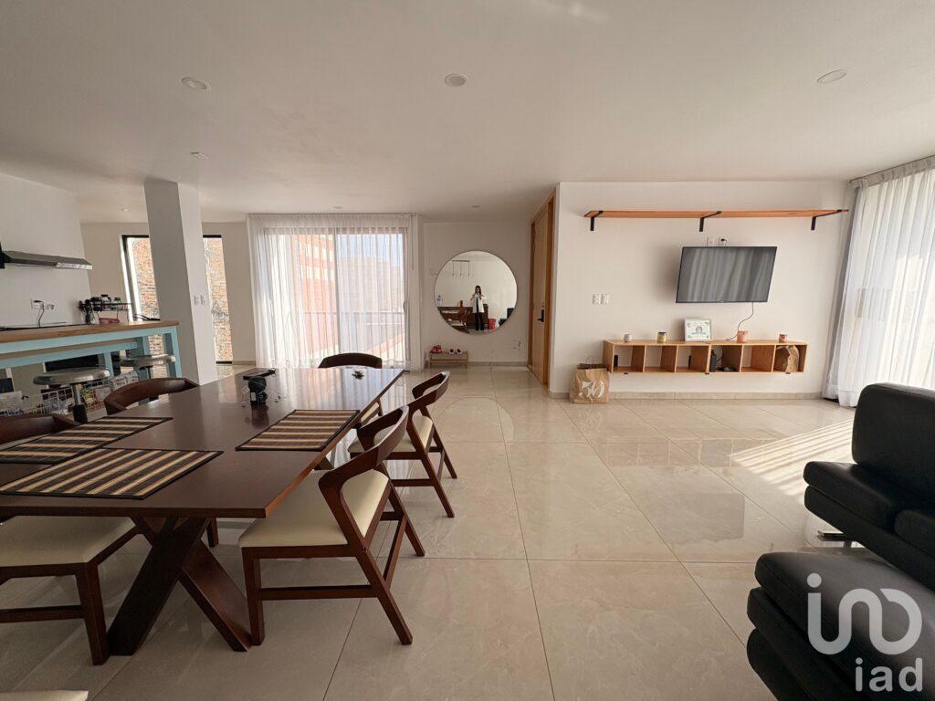 Se renta departamento amueblado muy amplio en Valle de San Javier, Pachuca, Hidalgo.