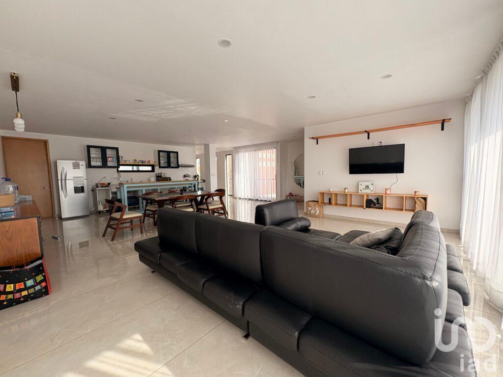 Se renta departamento amueblado muy amplio en Valle de San Javier, Pachuca, Hidalgo.