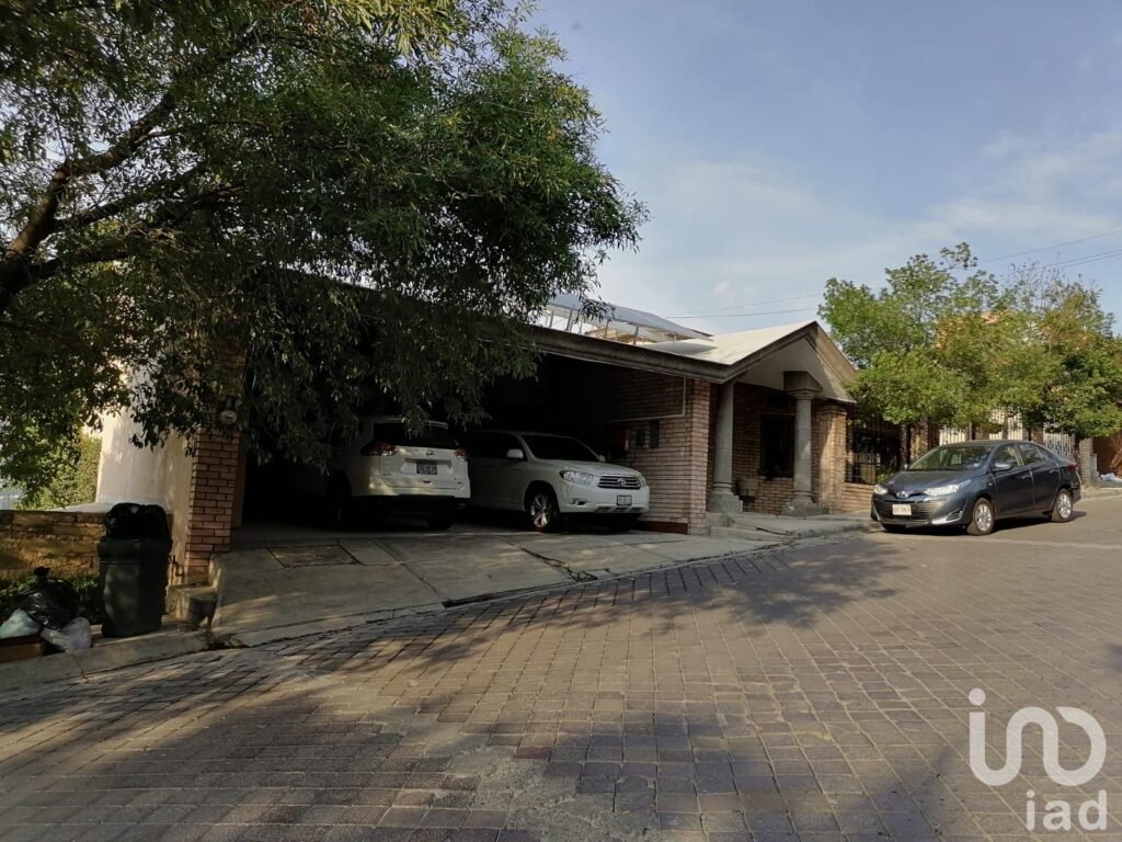 Castillo para remodelar en San Pedro Garza García