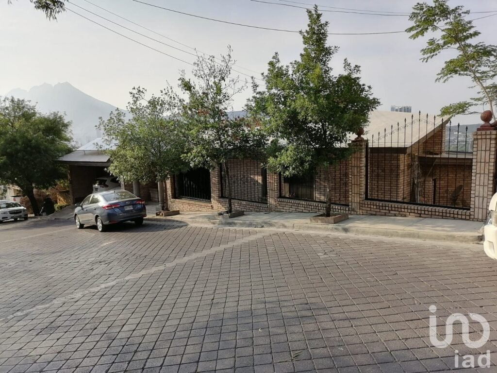 Castillo para remodelar en San Pedro Garza García