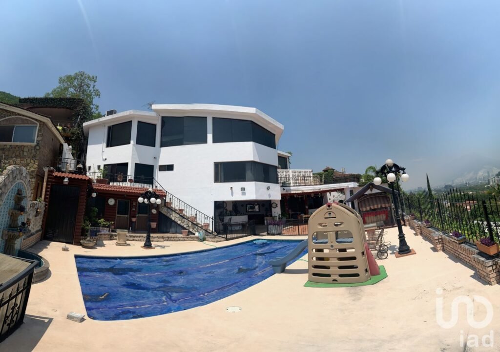 Castillo para remodelar en San Pedro Garza García