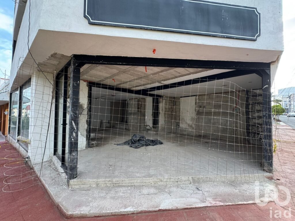LOCAL EN RENTA EN ESQUINA EN AVENIDA CON BUEN TRAFICO