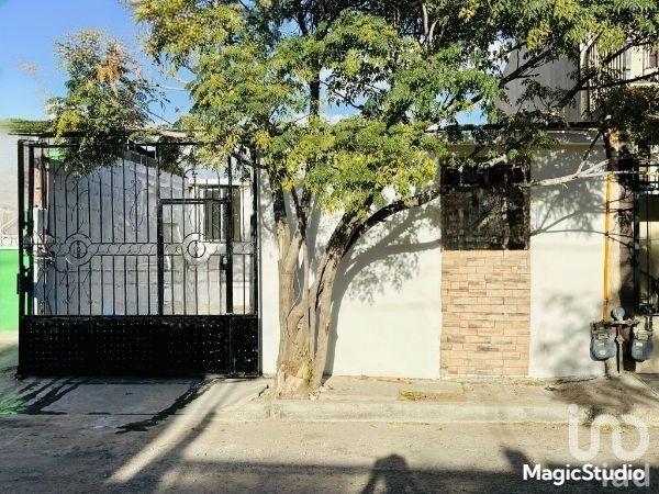 CASA EN VENTA EN MORELOS CERCA DE SORIANA HENEQUEN REMODELADA ACEPTAMOS INFONAVIT