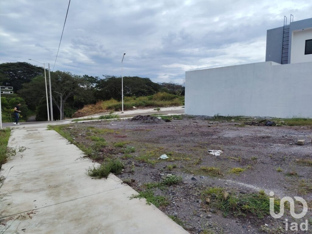 Terreno comercial en venta en esquina en Punta Norte, Colima