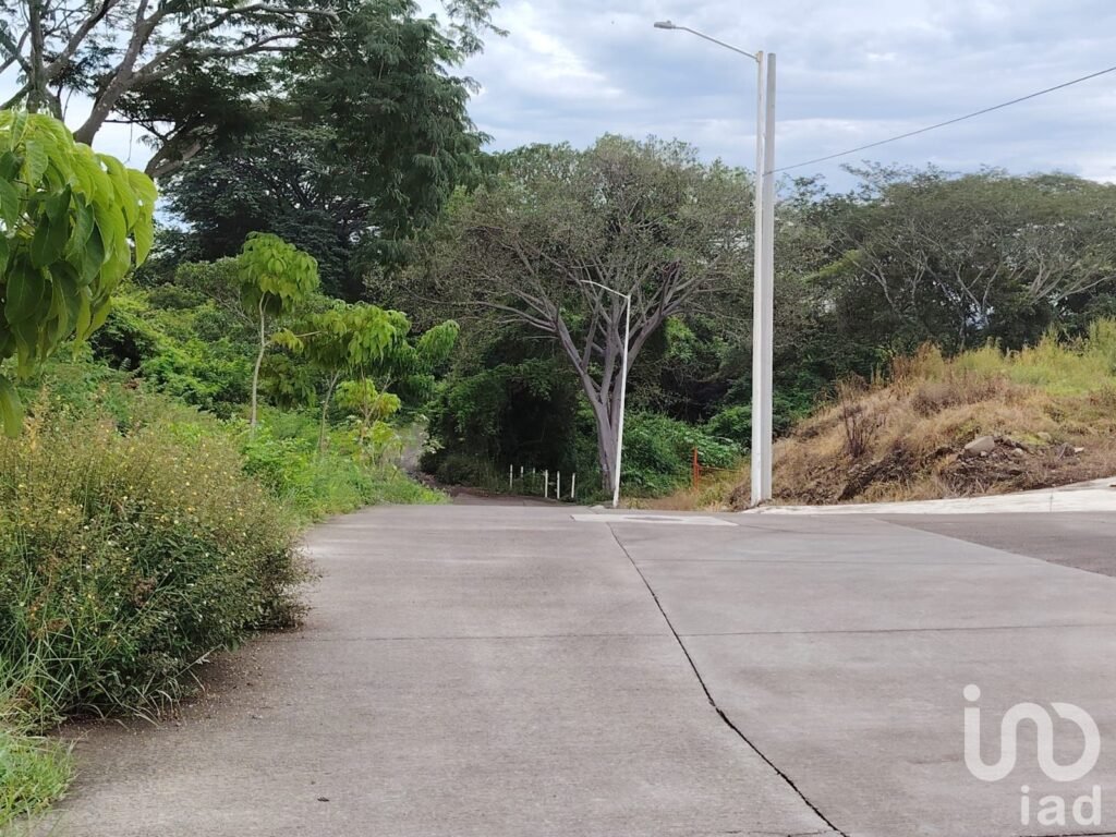 Terreno comercial en venta en esquina en Punta Norte, Colima