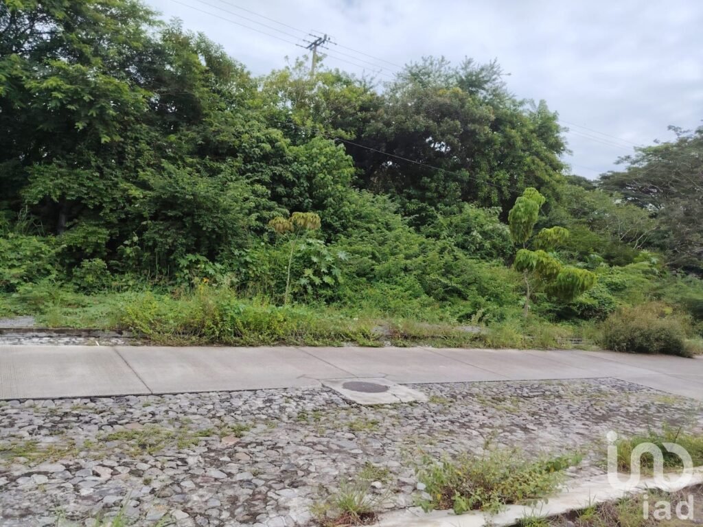 Terreno comercial en venta en esquina en Punta Norte, Colima