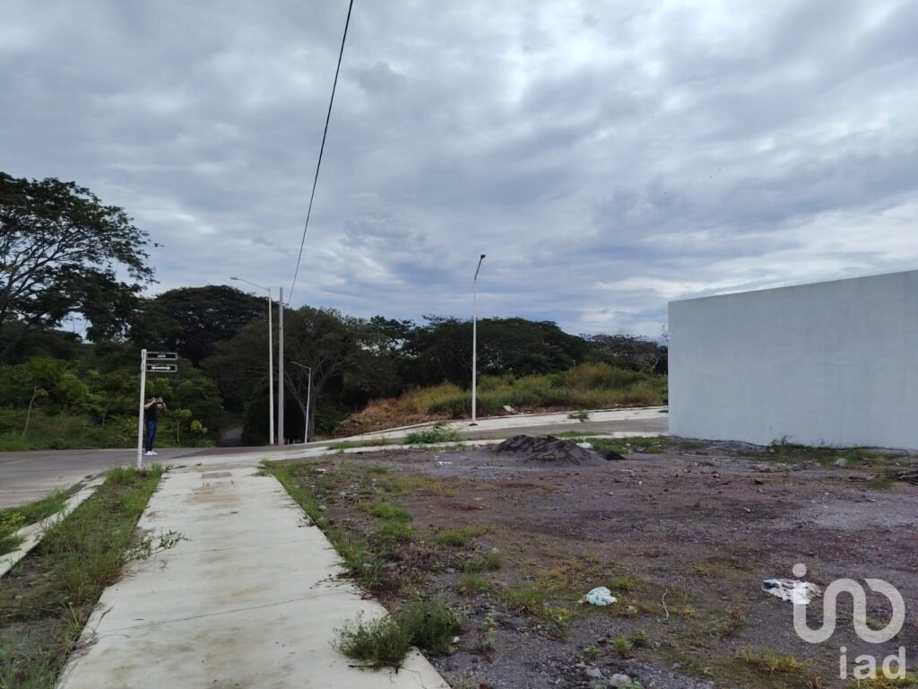 Terreno comercial en venta en esquina en Punta Norte, Colima
