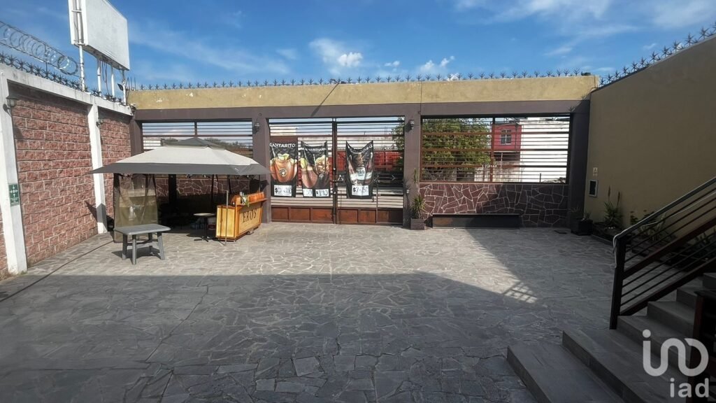 EDIFICIO COMERCIAL EN VENTA, SAN JUAN DEL RÍO, QRO. BAR O RESTAURANTE CON  HOYOS PARA BARBACOA