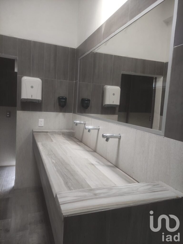 EDIFICIO COMERCIAL EN VENTA, SAN JUAN DEL RÍO, QRO. BAR O RESTAURANTE CON  HOYOS PARA BARBACOA