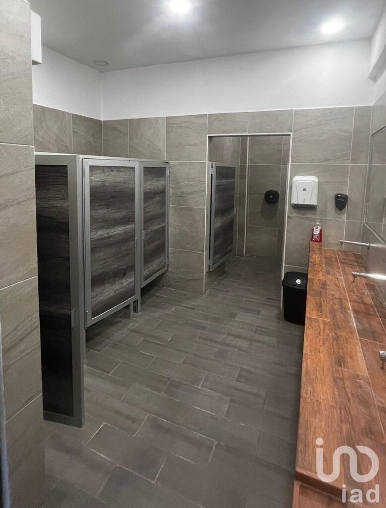 EDIFICIO COMERCIAL EN VENTA, SAN JUAN DEL RÍO, QRO. BAR O RESTAURANTE CON  HOYOS PARA BARBACOA