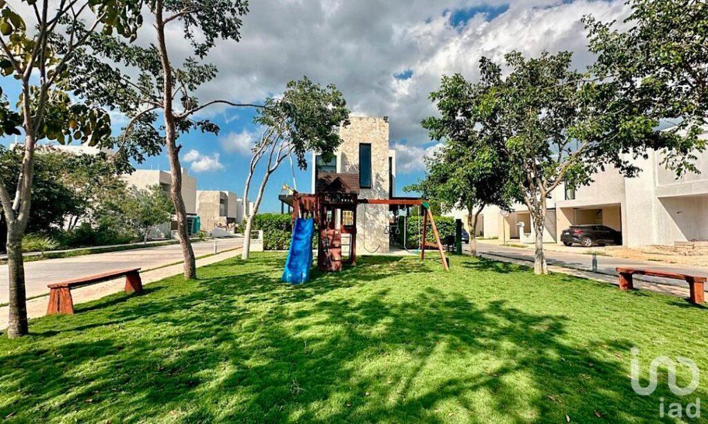 VILLA EN VENTA EN CHOLUL, MERIDA, YUCATAN DENTRO DE PRIVADA RESIDENCIAL