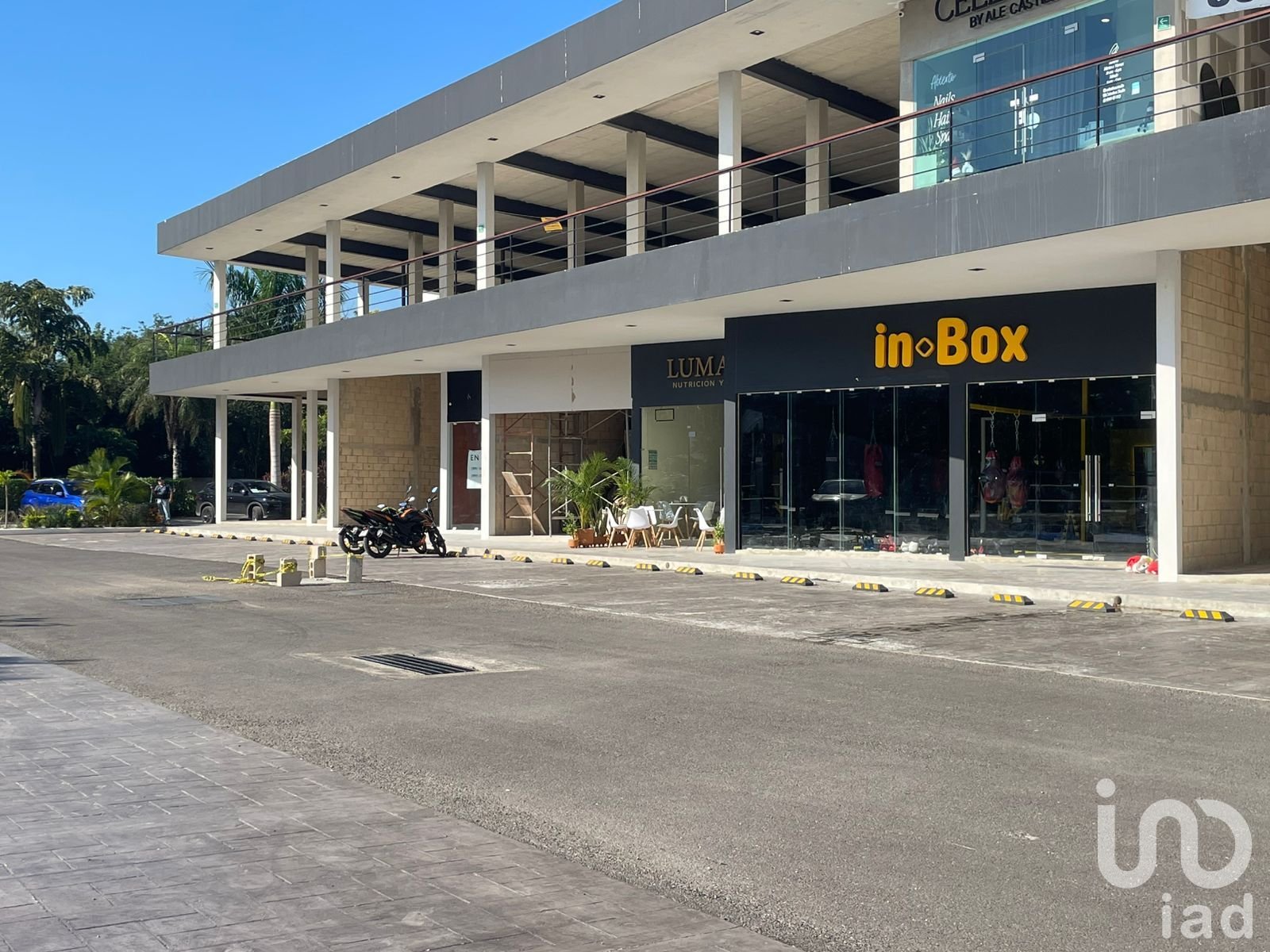 LOCALES EN VENTA EN PRIMER NIVEL, EN CONKAL, YUCATÁN, DENTRO DE PLAZA COMERCIAL
