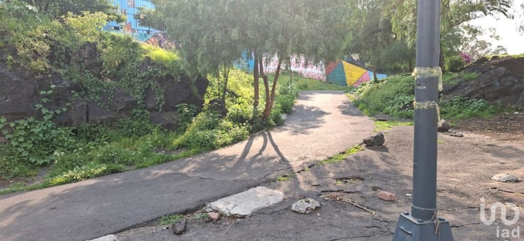 VENDO EXCELENTE TERRENO EN AV DEL IMÁN