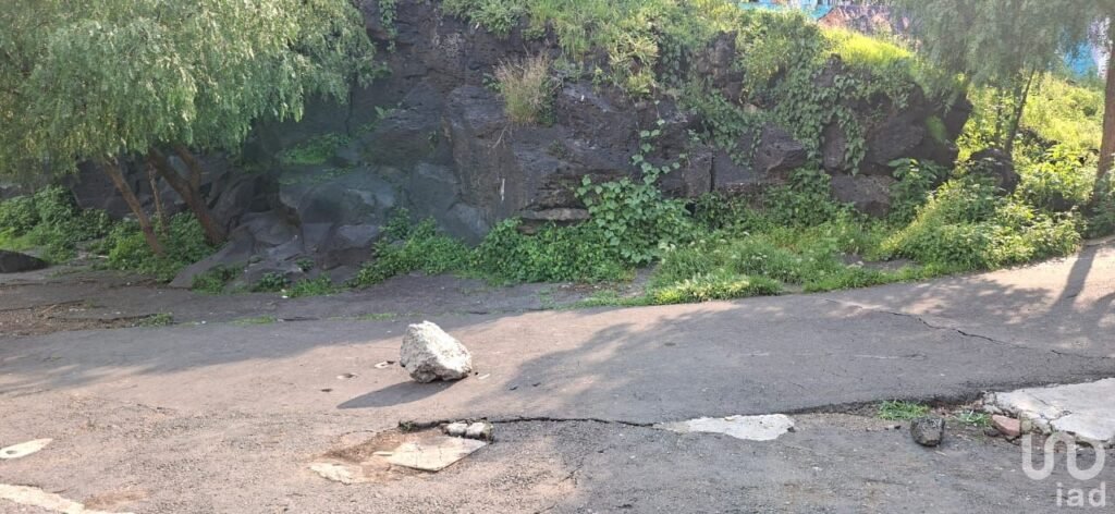 VENDO EXCELENTE TERRENO EN AV DEL IMÁN