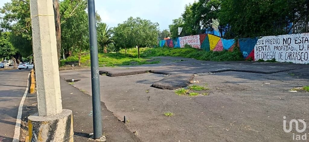 VENDO EXCELENTE TERRENO EN AV DEL IMÁN