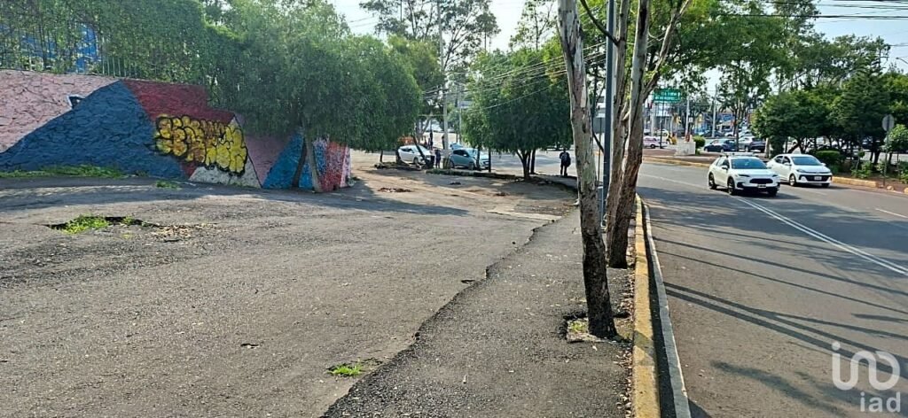 VENDO EXCELENTE TERRENO EN AV DEL IMÁN