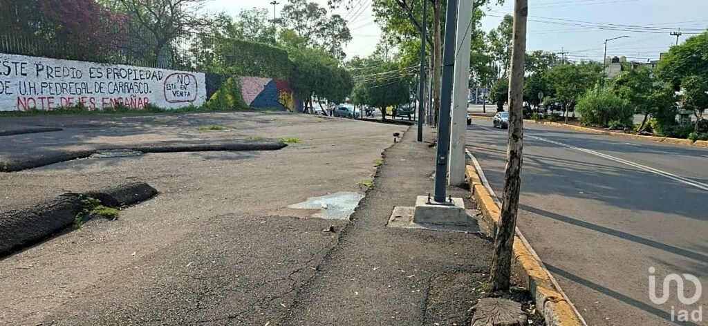 VENDO EXCELENTE TERRENO EN AV DEL IMÁN