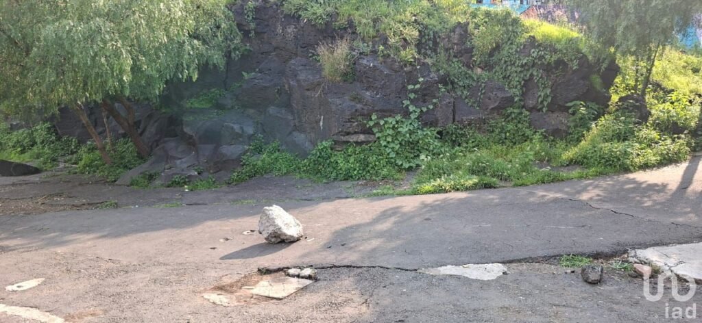 VENDO EXCELENTE TERRENO EN AV DEL IMÁN