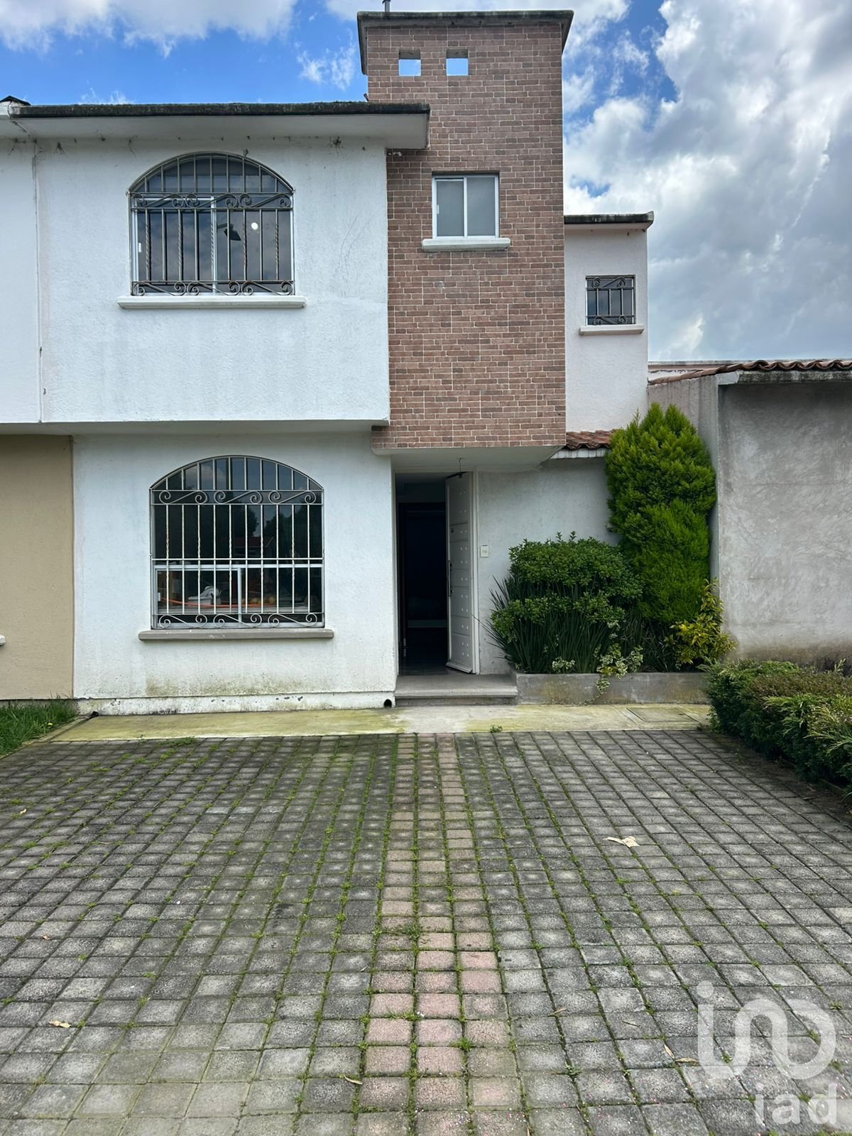 CASA EN VENTA, UBICADA EN FRACC. EL BUEN SUCESO, APLICA PARA CREDITOS.