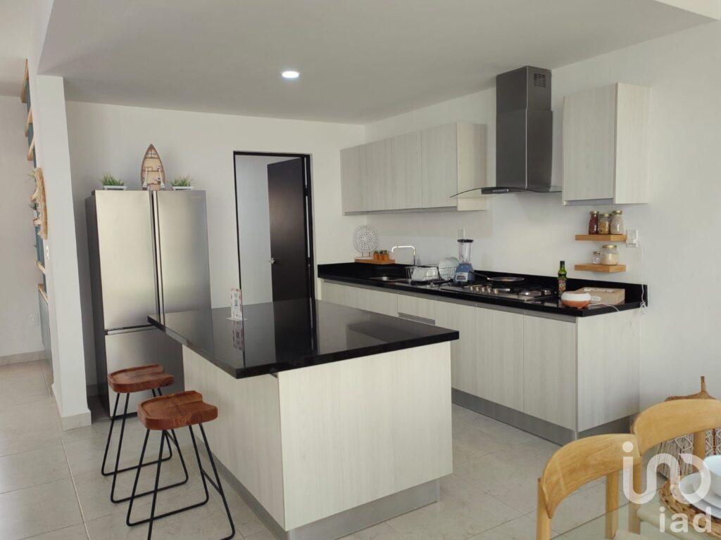 CASA EN VENTA CON AMENIDADES Y AREAS DE MEDITACION EN LA AV. HUAYACAN, Q.ROO