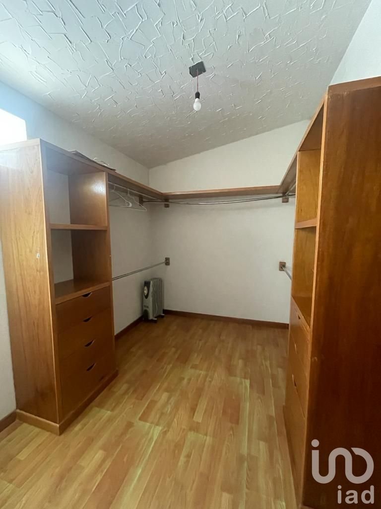 RENTA DE CASA EN FRACC. MIRAVALLE EN ZONA PONIENTE EN CD. DE SAN LUIS POTOSI FRENTE A PLAZA SAN LUIS