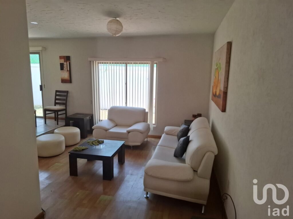 RENTA DE CASA EN FRACC. MIRAVALLE EN ZONA PONIENTE EN CD. DE SAN LUIS POTOSI FRENTE A PLAZA SAN LUIS