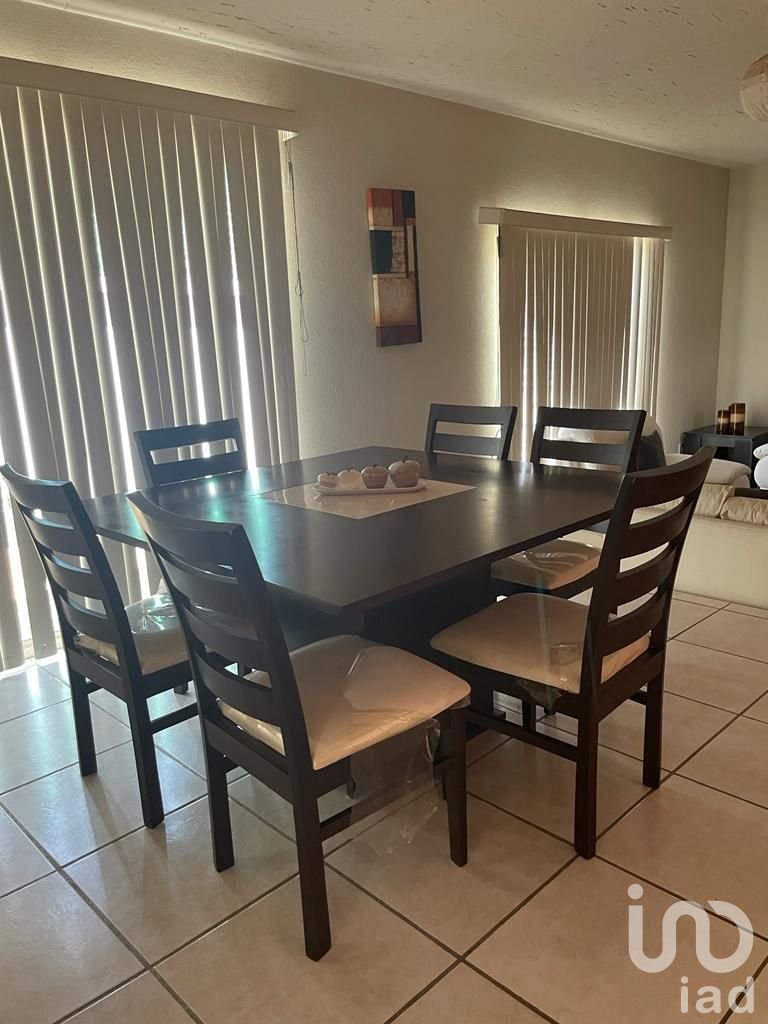 RENTA DE CASA EN FRACC. MIRAVALLE EN ZONA PONIENTE EN CD. DE SAN LUIS POTOSI FRENTE A PLAZA SAN LUIS