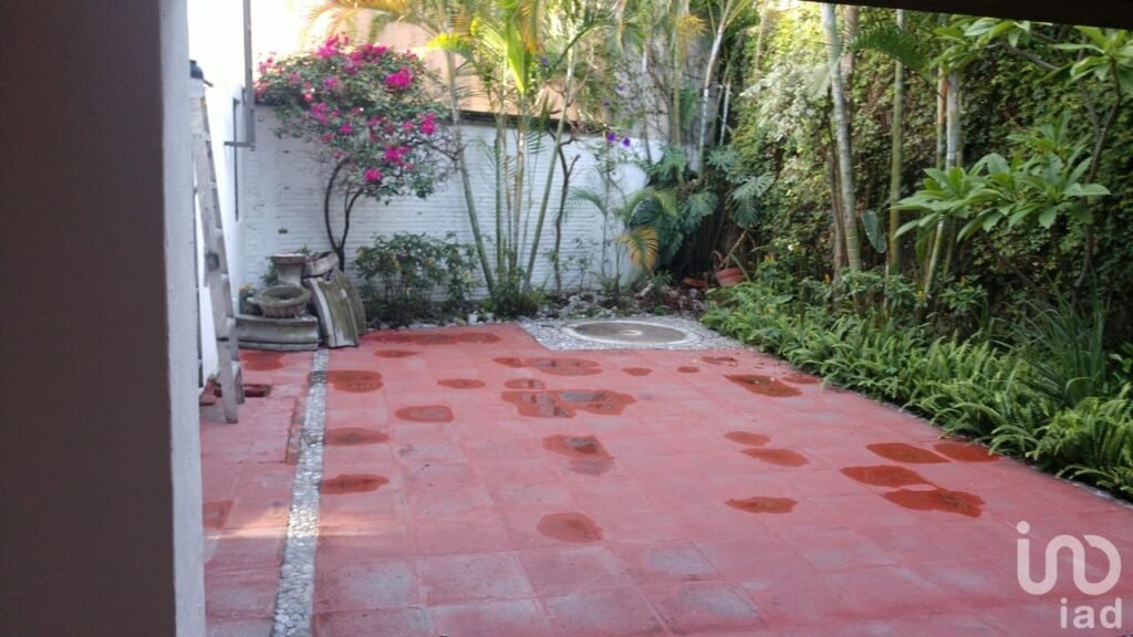 CASA SOLA EN VENTA EN FRACCIONAMIENTO EN ZONA NORTE DE CUERNAVACA PRIVADA ZAMORA COLONIA MARAVILLAS
