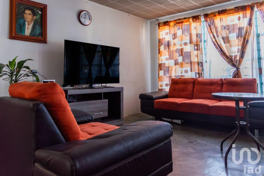 Casa EN VENTA con amplio terreno y opción a crecimiento en San Miguel Totolcingo, Acolman