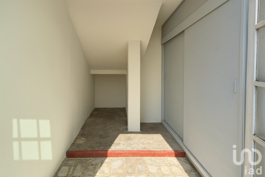 Inmueble con dos viviendas y amplio terreno