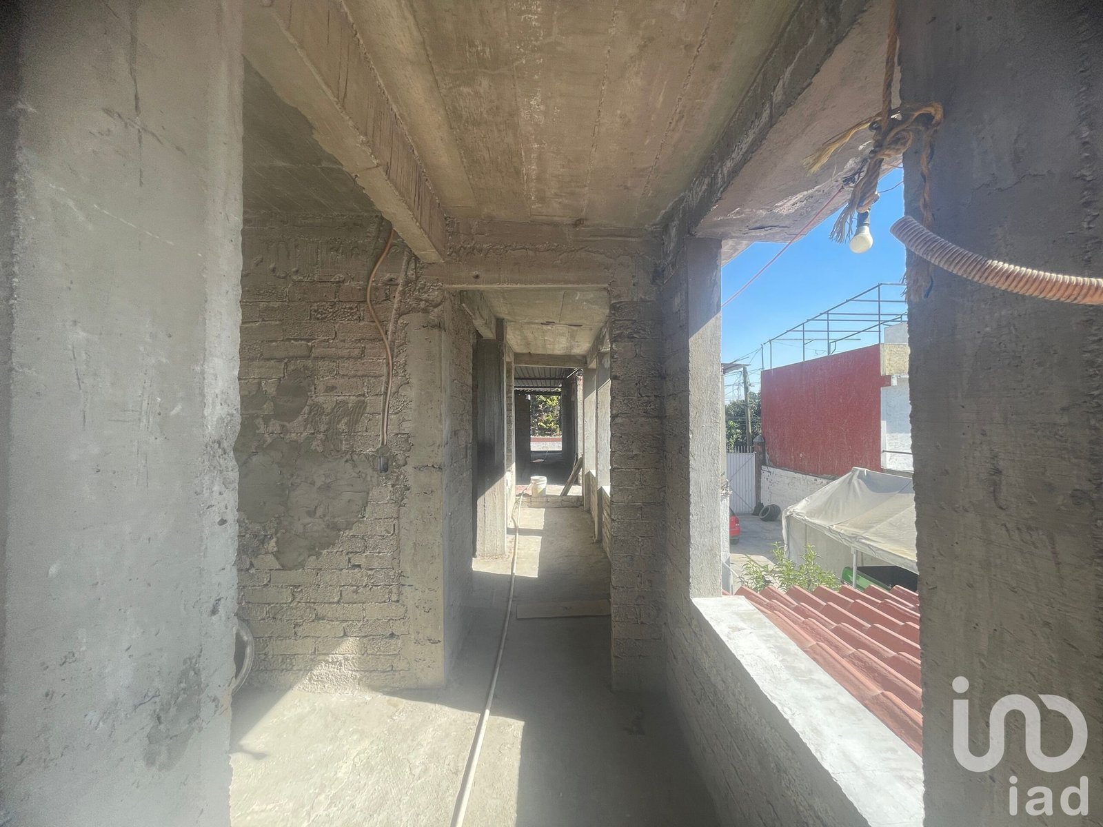 Inmueble con dos viviendas y amplio terreno