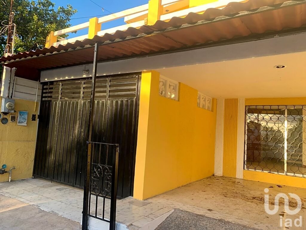 CASA EN VENTA EN LA COLONIA NUEVA ALEMAN, MERIDA, YUCATÁN 4 RECAMARAS