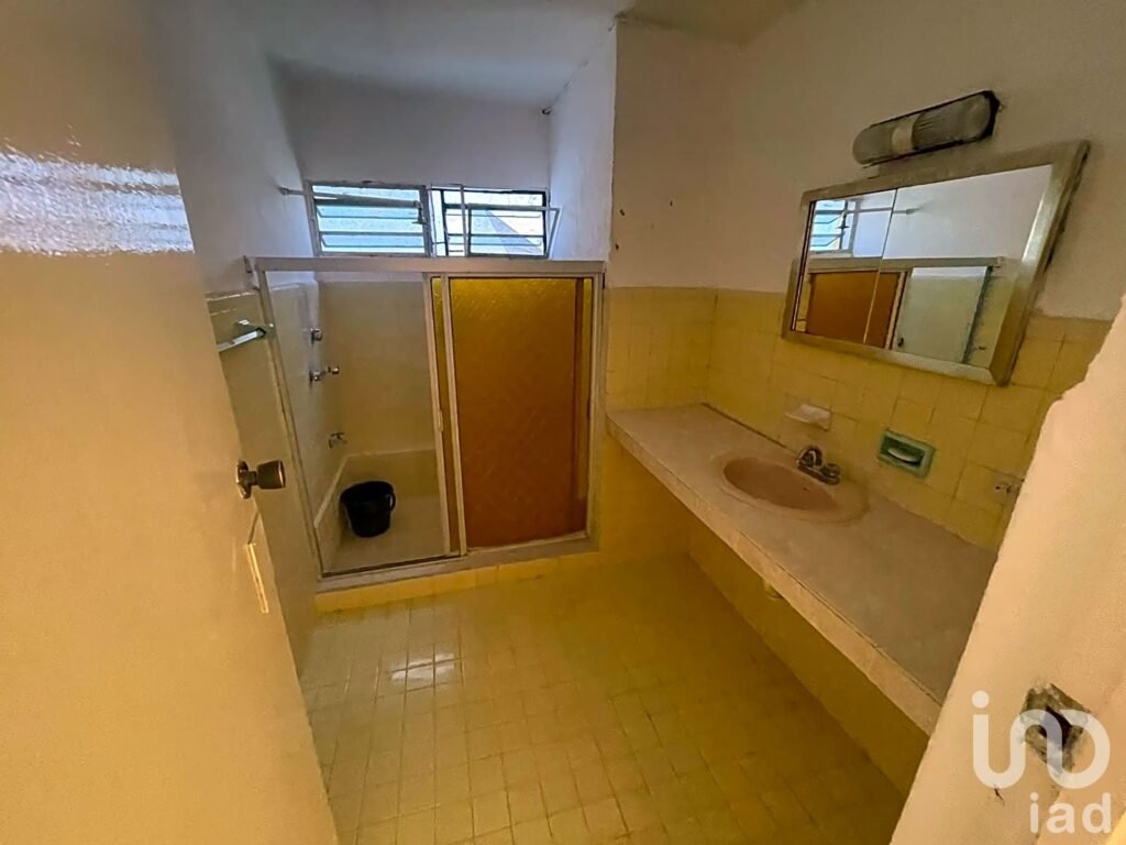 CASA EN VENTA EN LA COLONIA NUEVA ALEMAN, MERIDA, YUCATÁN 4 RECAMARAS