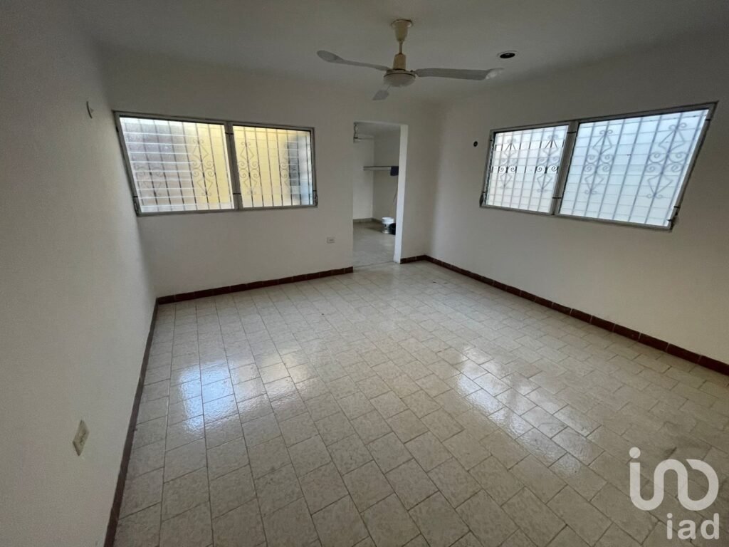 CASA EN VENTA EN LA COLONIA NUEVA ALEMAN, MERIDA, YUCATÁN 4 RECAMARAS