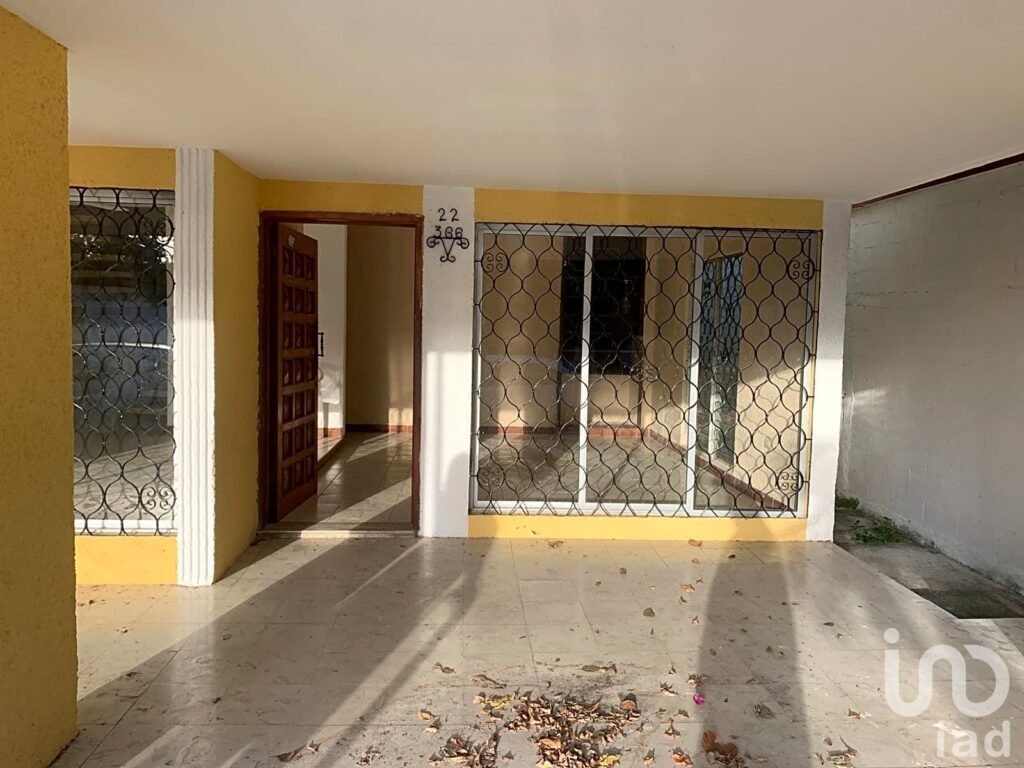 CASA EN VENTA EN LA COLONIA NUEVA ALEMAN, MERIDA, YUCATÁN 4 RECAMARAS