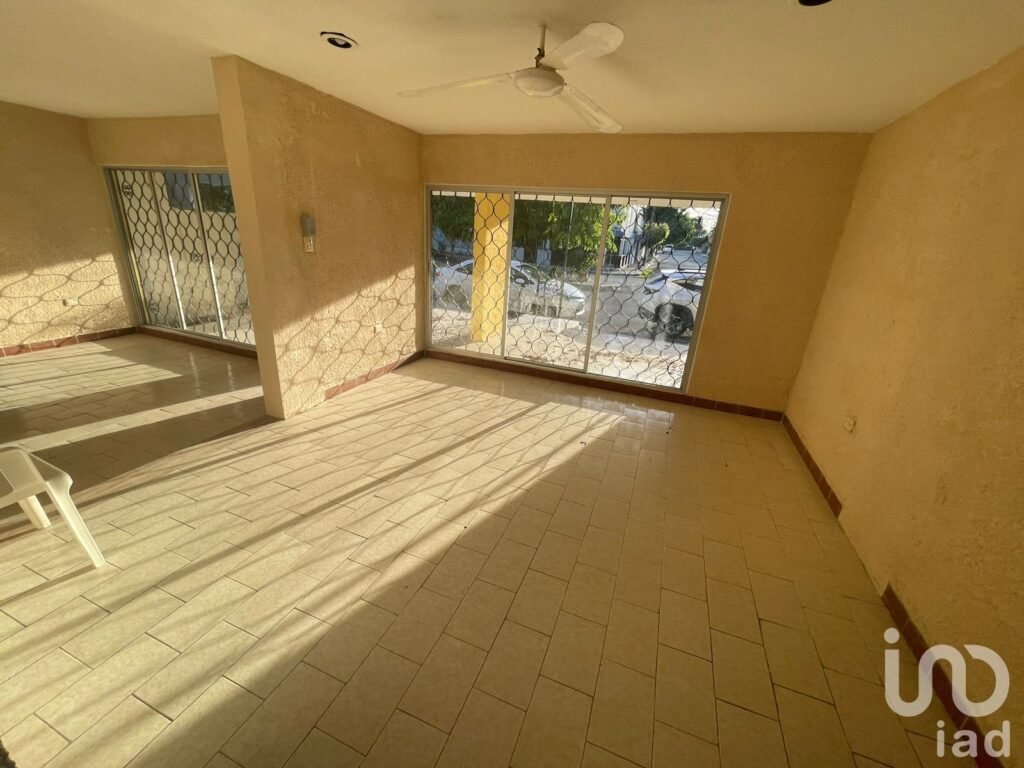 CASA EN VENTA EN LA COLONIA NUEVA ALEMAN, MERIDA, YUCATÁN 4 RECAMARAS