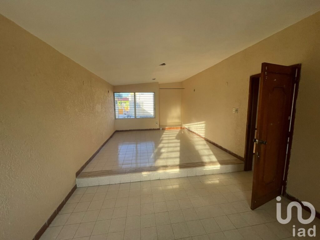 CASA EN VENTA EN LA COLONIA NUEVA ALEMAN, MERIDA, YUCATÁN 4 RECAMARAS