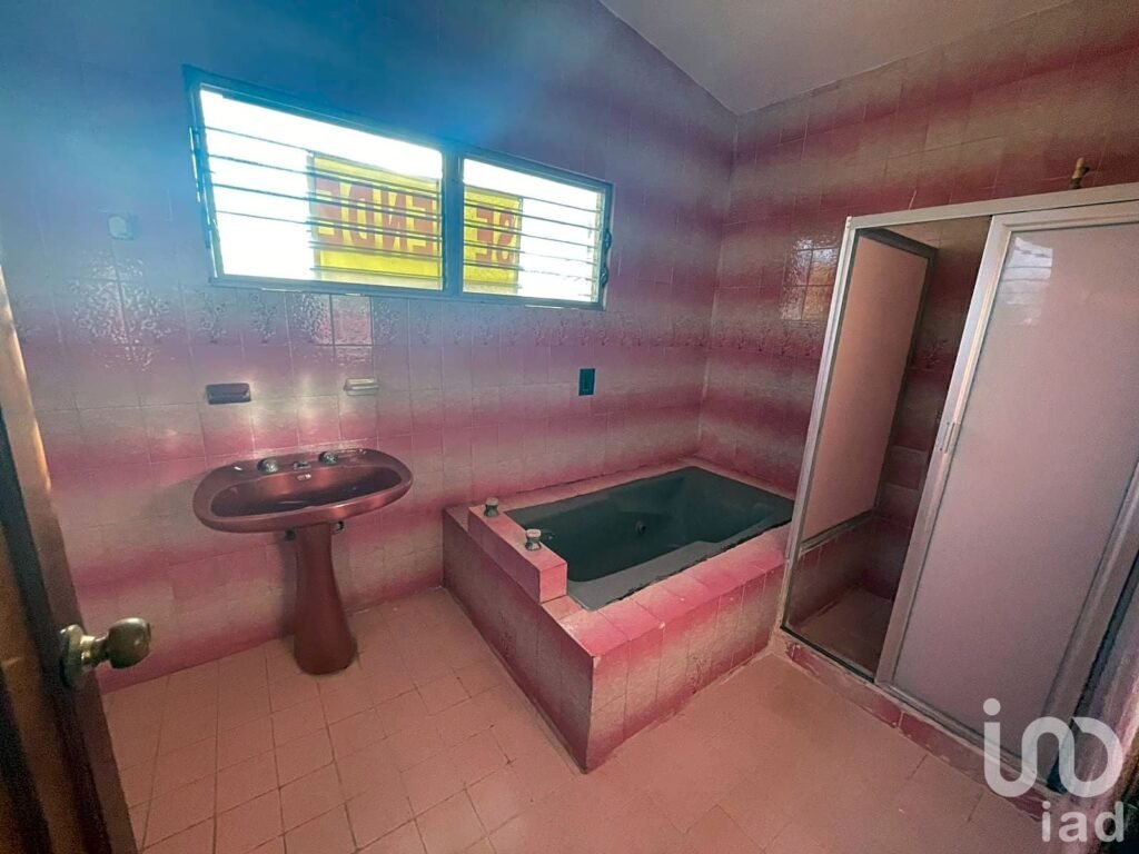 CASA EN VENTA EN LA COLONIA NUEVA ALEMAN, MERIDA, YUCATÁN 4 RECAMARAS