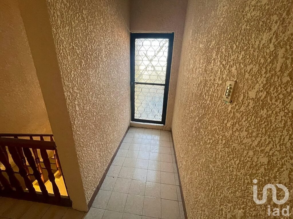 CASA EN VENTA EN LA COLONIA NUEVA ALEMAN, MERIDA, YUCATÁN 4 RECAMARAS