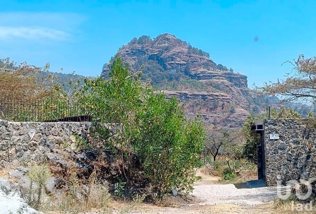 Terreno en VENTA con ELECTRIFICACIÓN SUBTERRÁNEA dentro de un CONJUNTO en TEPOZTLAN