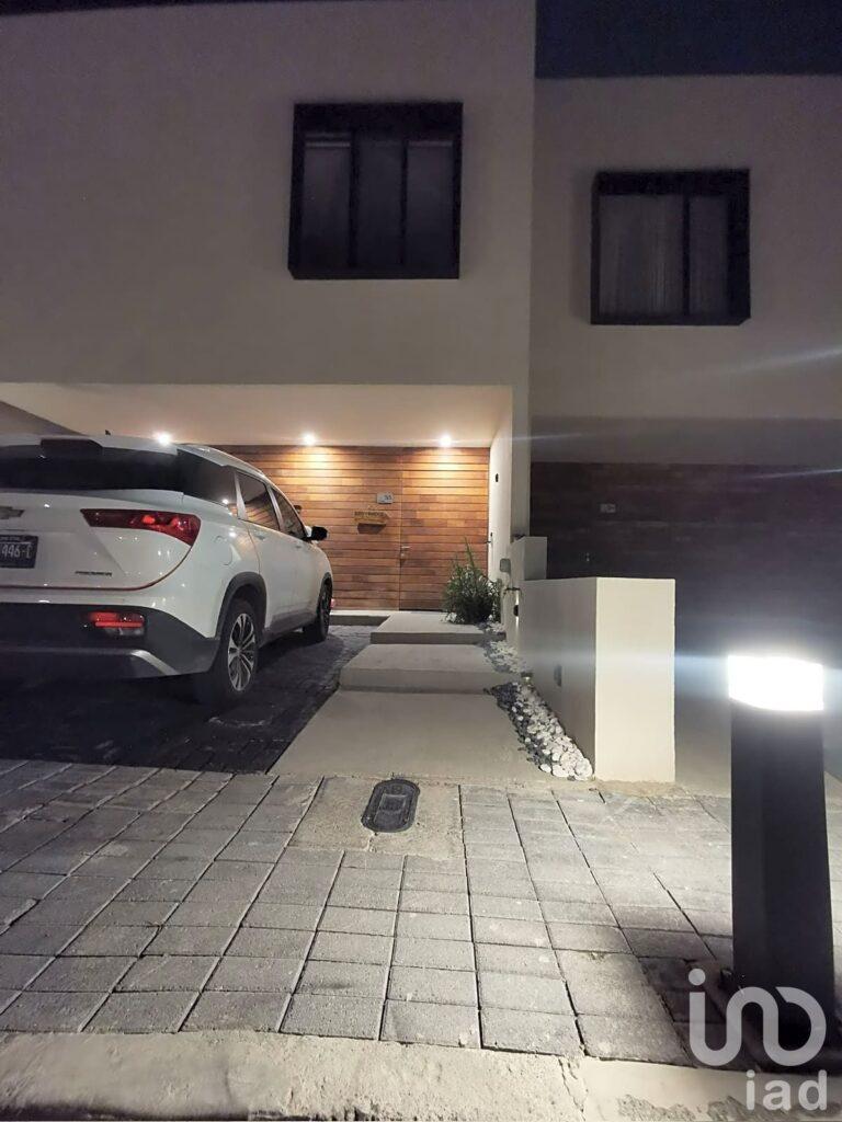 CASA EN VENTA EN ZIBATA QUETETARO