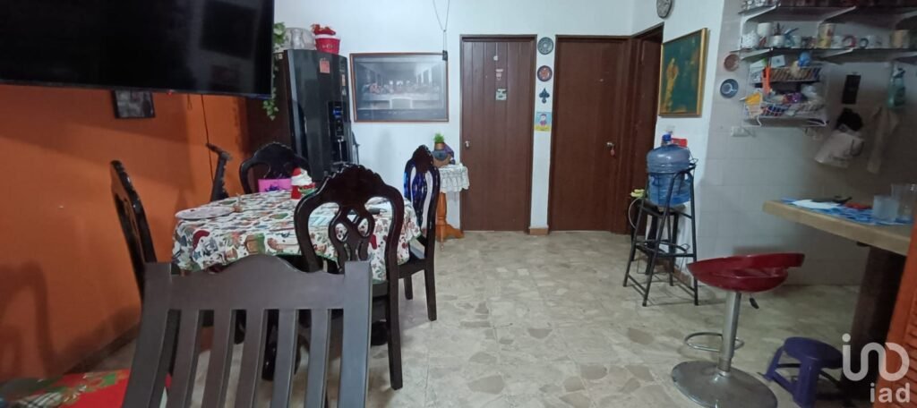 CASA EN VENTA EN EL FRACC. FLORES DEL VALLE, VERACRUZ, VER.