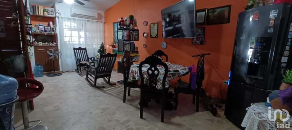 CASA EN VENTA EN EL FRACC. FLORES DEL VALLE, VERACRUZ, VER.