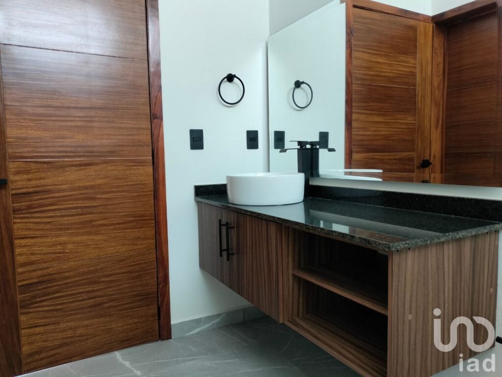 Casa en Venta. 4ta Recámara y Terraza en el 3er Nivel.