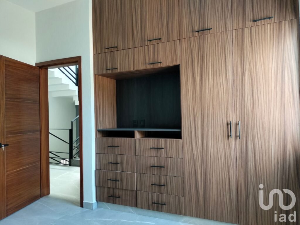 Casa en Venta. 4ta Recámara y Terraza en el 3er Nivel.