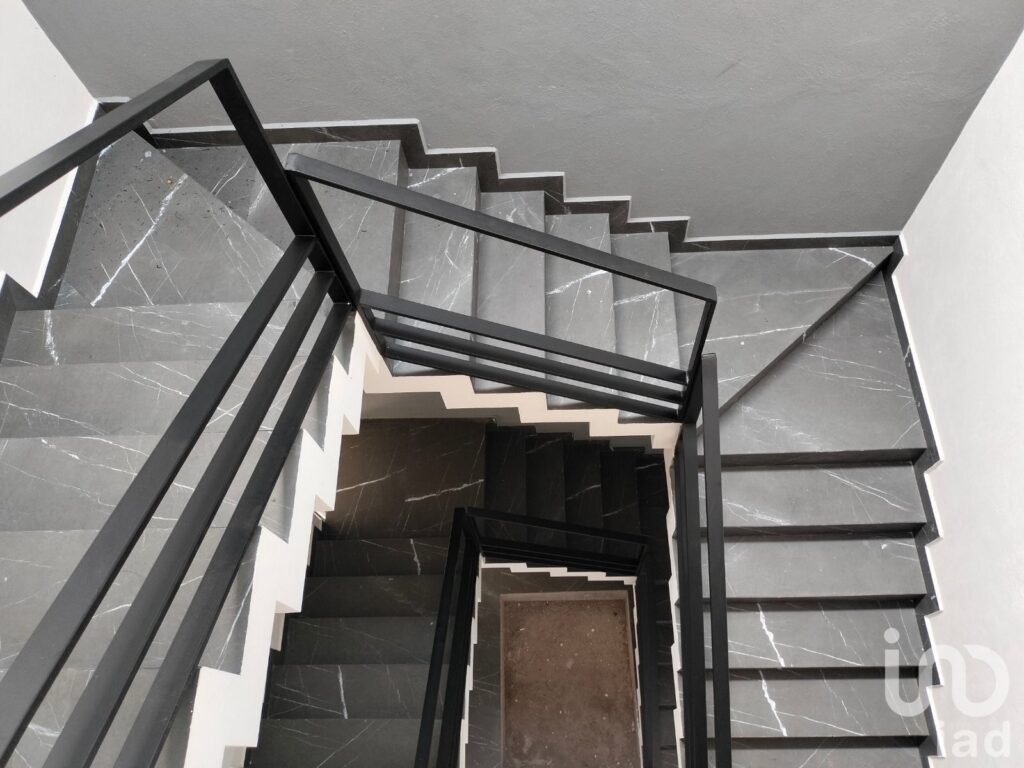 Casa en Venta. 4ta Recámara y Terraza en el 3er Nivel.