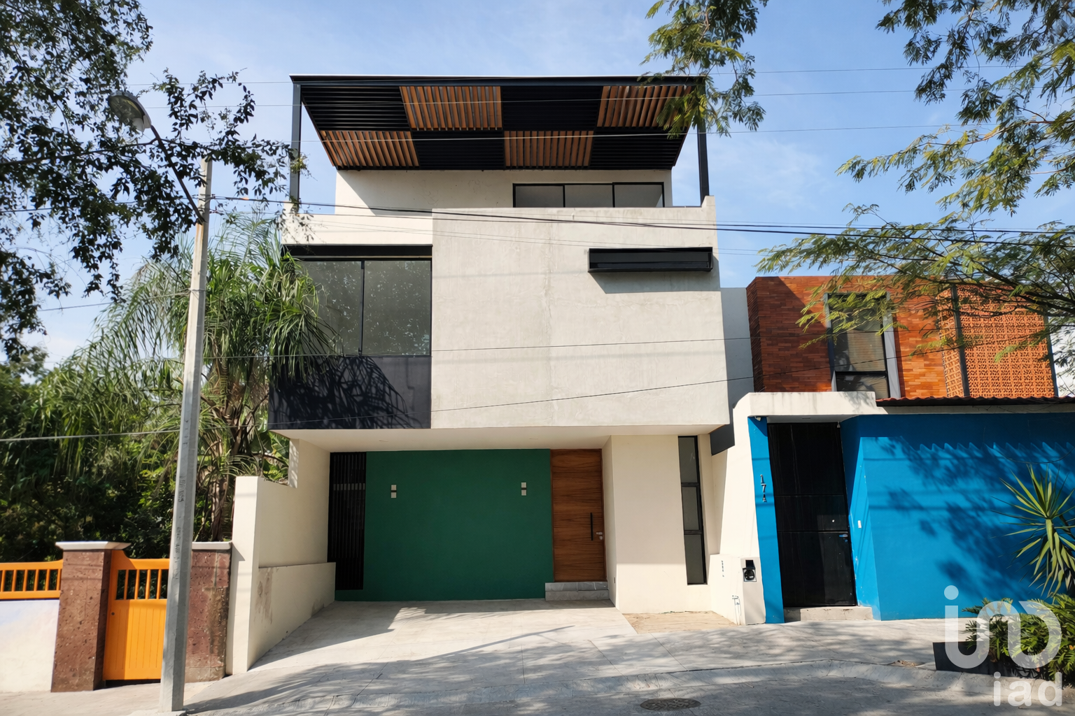 Casa en Venta. 4ta Recámara y Terraza en el 3er Nivel.