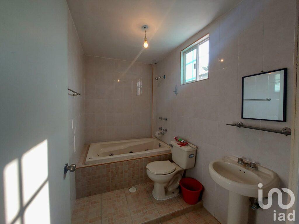 Casa en venta 3 recamaras 200 mts de terreno en Xochitepec centro con Vigilancia