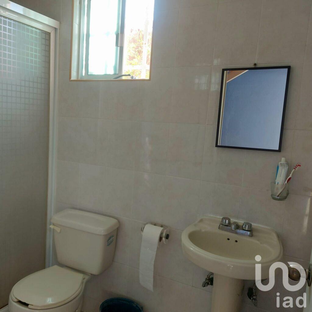 Casa en venta 3 recamaras 200 mts de terreno en Xochitepec centro con Vigilancia